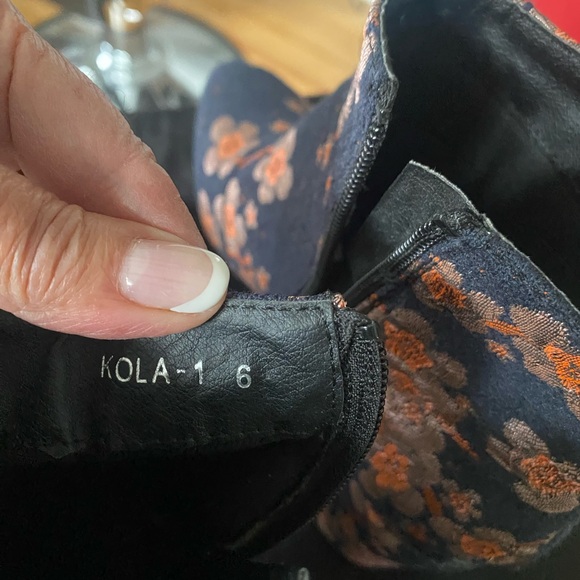 Floral Fabric boots size 6 by Red Star . - Picture 8 of 10